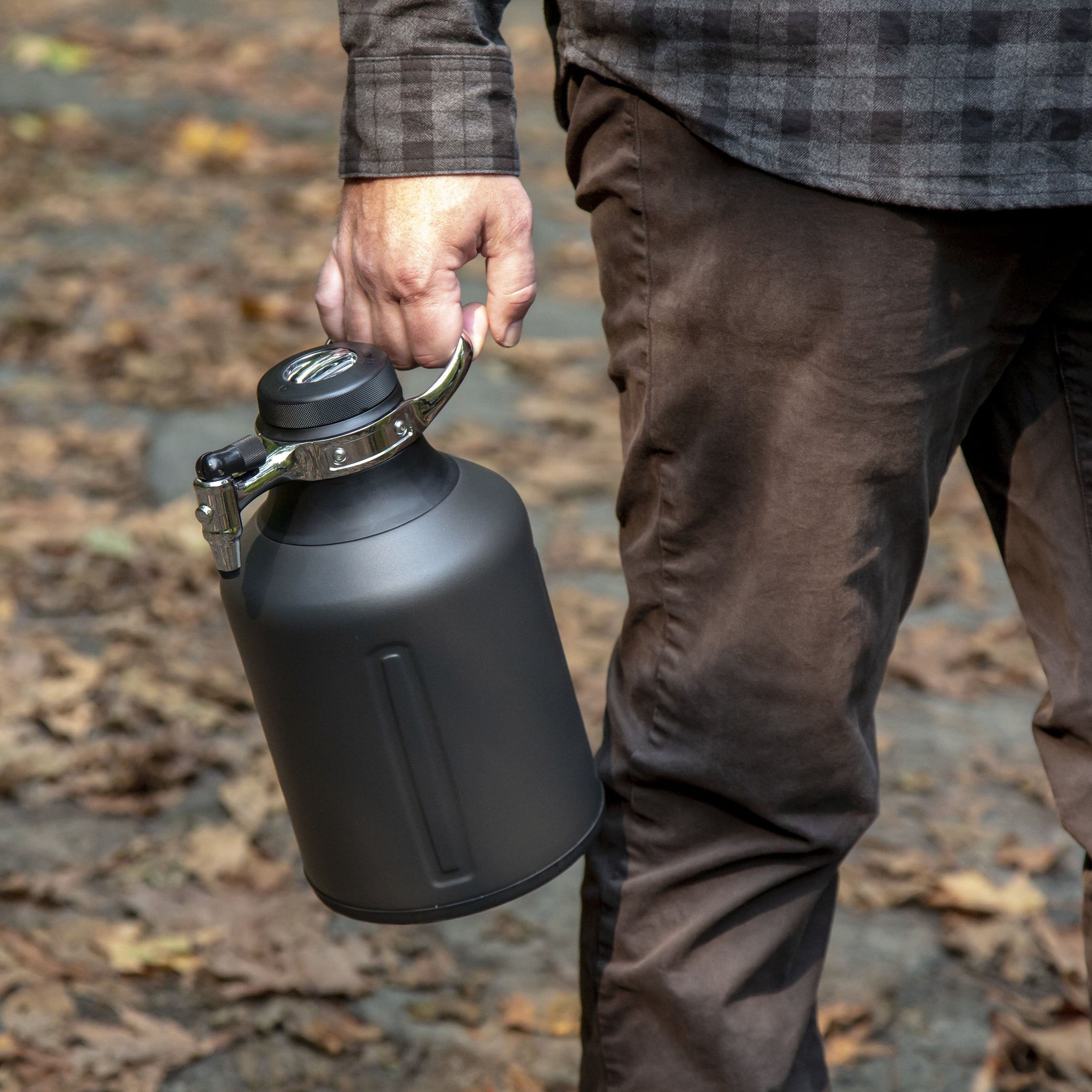 GrowlerWerks uKeg 128オンス 3785ml セット売り uKeg 128 Carbonated Growler with Tap | 2024 App-Enabled